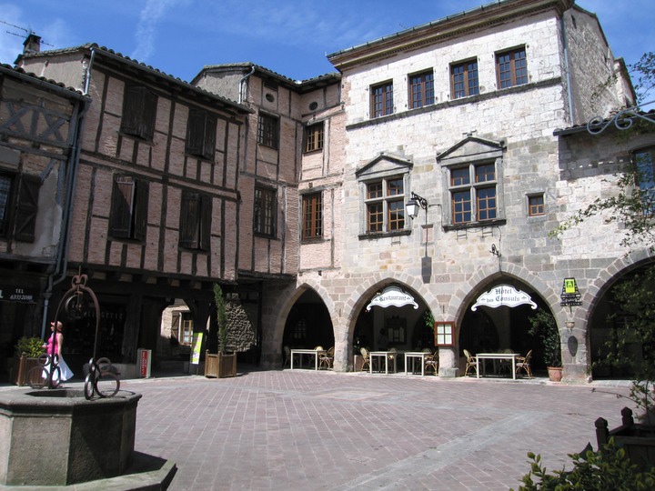 Place Castelnau-de-Montmiral